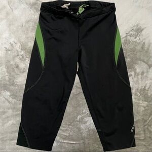 Saucony Bullet Running Workout Capri Zipper Pocket Black Green Size Small